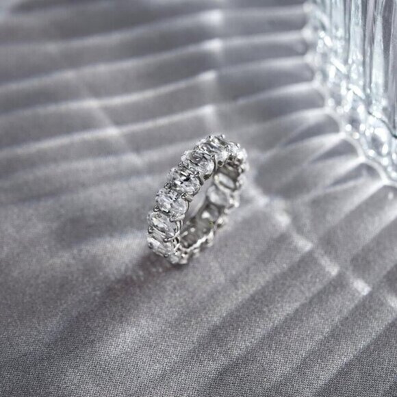 ⭐Marilyn Monroe Oval Cut Eternity Ring | 925 Sterling Silver| 7.50 CT Simulated - Picture 3 of 5